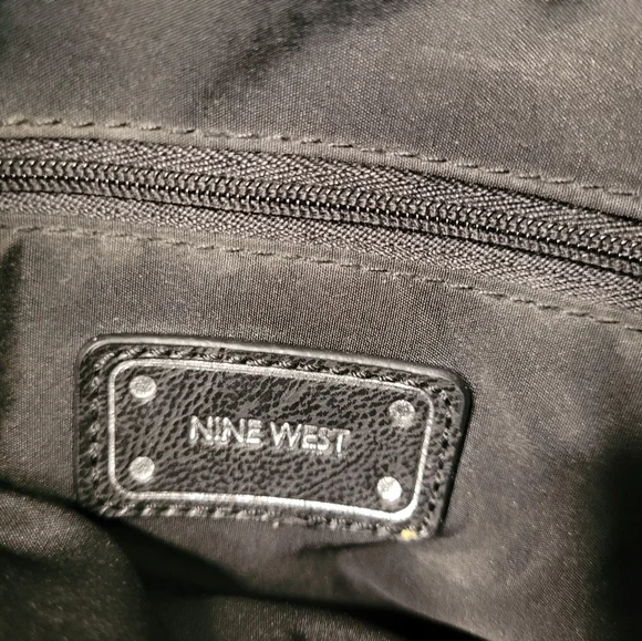 Nine West Designer Large Tote Bag  3 Lg Pockets And 3 Smaller Pockets   Nice! - Picture 7 of 7